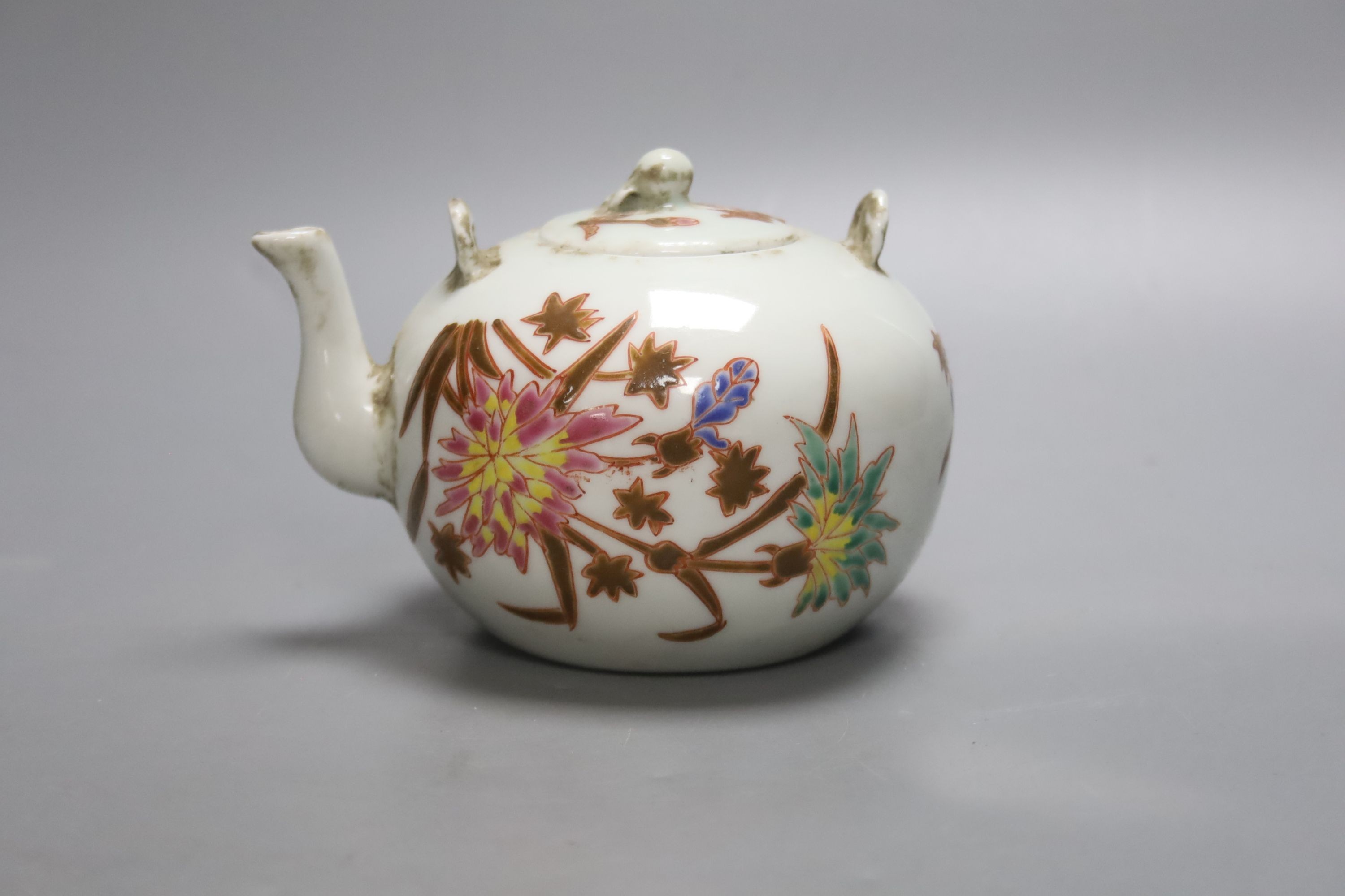 A small Chinese enamelled teapot, with cover, height 9cm